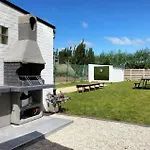 5 Bedroom Beautiful In *