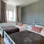 5 Bedroom Beautiful In