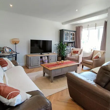 5 Bedroom Beautiful In Casa de Férias Westende-Bad