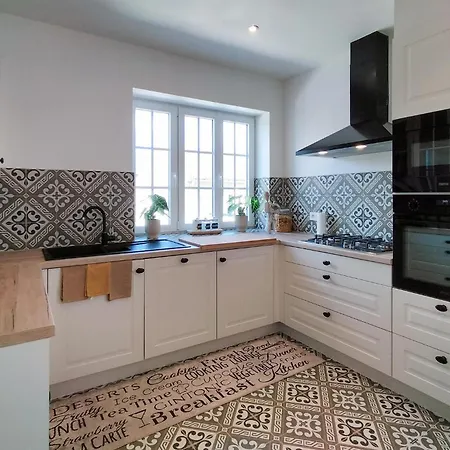 5 Bedroom Beautiful In
