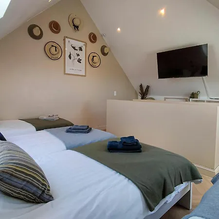 5 Bedroom Beautiful In *