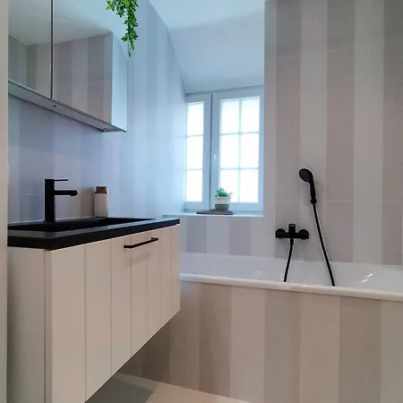 Nyaraló 5 Bedroom Beautiful In