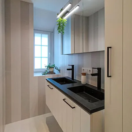 5 Bedroom Beautiful In Hébergement de vacances Westende-Bad