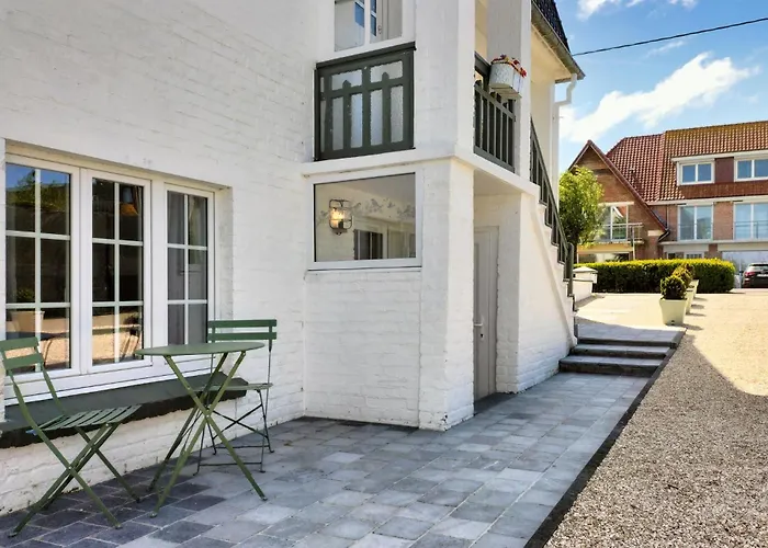 5 Bedroom Beautiful In Westende-Bad